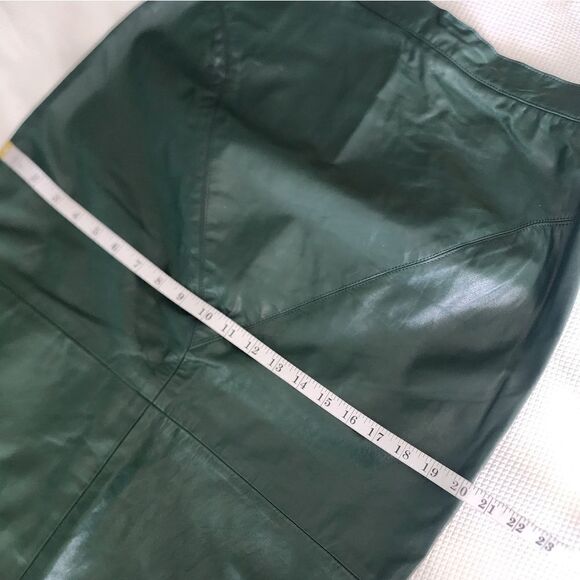 GIII LEATHER skirt lined zip up slit buttons excellent condition - Picture 13 of 14